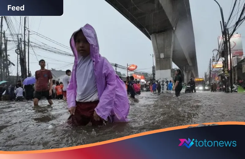 Anomali Cuaca Jelang Kemarau 2026: Mengapa Hujan Lebat Masih Mengepung Indonesia?