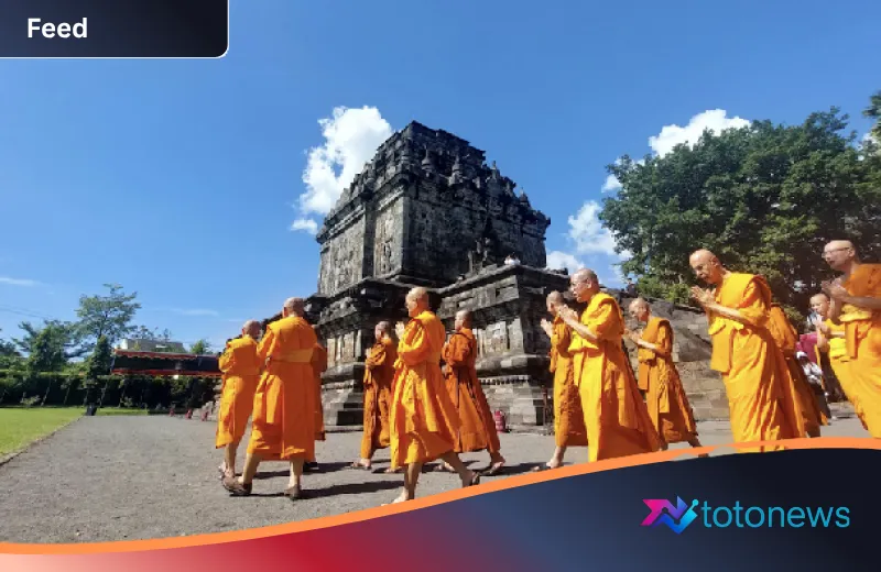 Pindapata Waisak 2026: Menelusuri Jejak Spiritual dan Tradisi Kebajikan di Candi Mendut