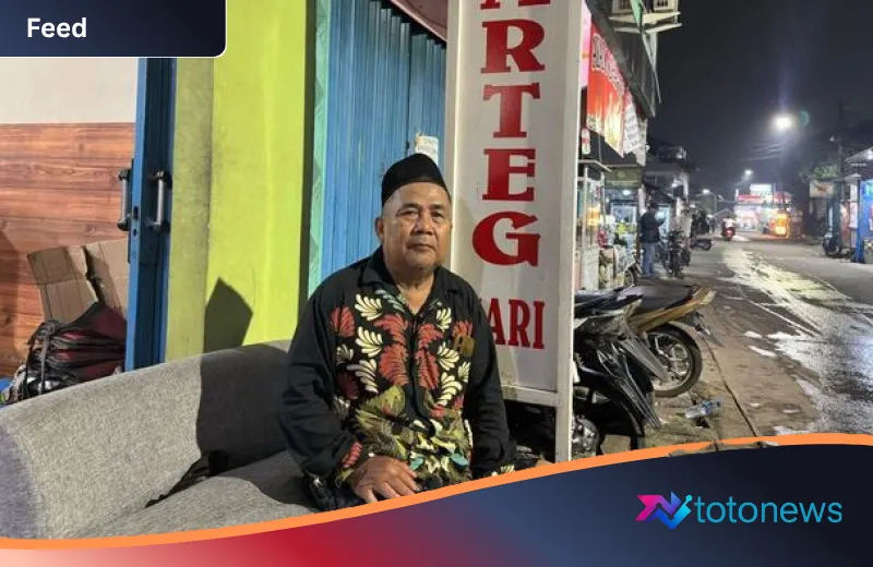 Mencekam! Kebakaran Gudang Limbah di Gandamekar Bekasi, Pemilik Warteg Bubarkan Pelanggan Demi Keselamatan