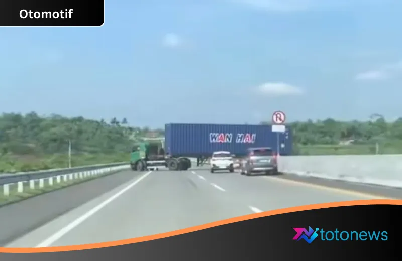 Aksi Nekat Truk Trailer Putar Balik di Tol Semarang-Solo: Bahaya Nyata dan Sanksi Finansial yang Menjerat