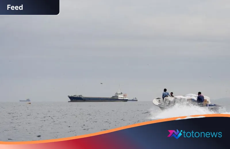 Manuver Berbahaya di Selat Hormuz: Iran Desak Militer Asing Angkat Kaki Pasca Insiden Helikopter Apache