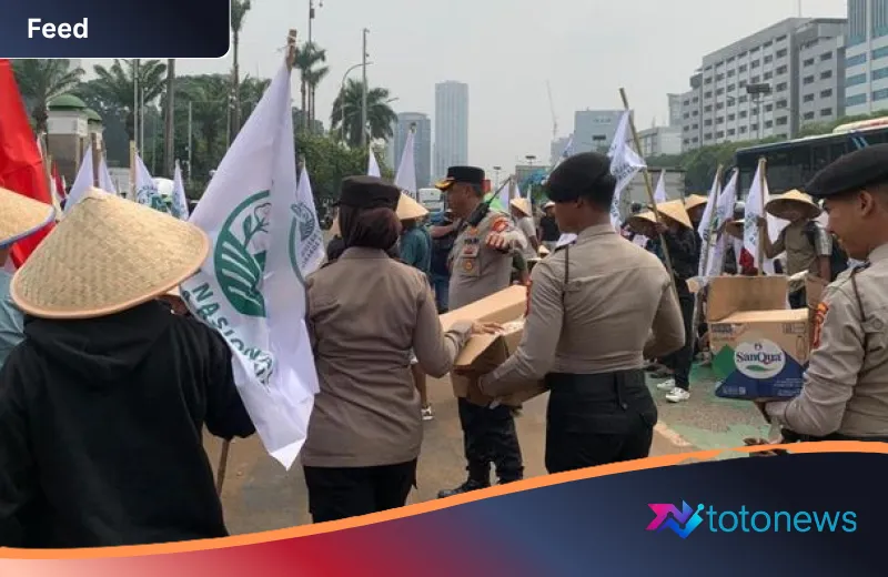 Aksi Damai Petani di DPR: Saat Suara Rakyat Disambut Sentuhan Humanis dan Snack dari Polisi