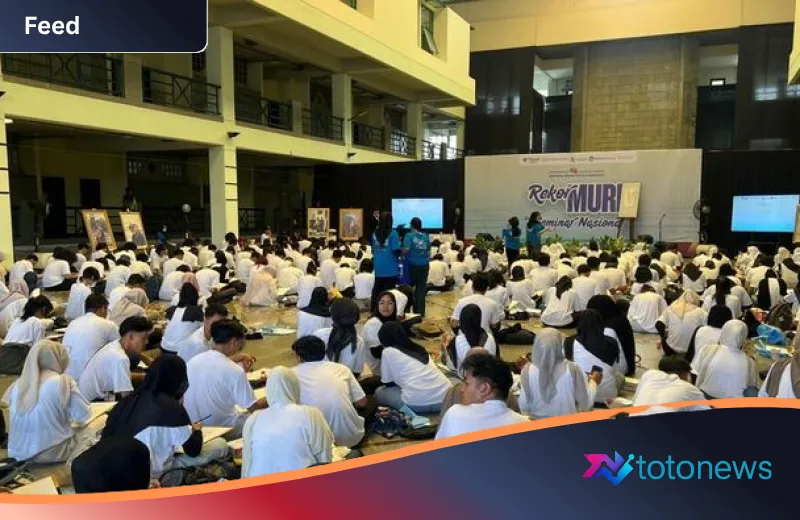 Goresan Sejarah di Universitas Trilogi: Ribuan Mahasiswa Pecahkan Rekor MURI Melalui Sketsa Wajah Soeharto