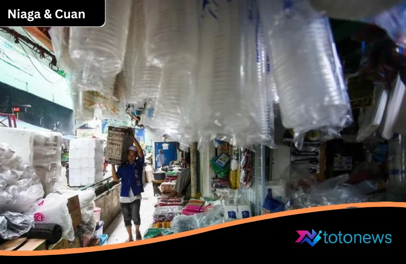 Badai Kenaikan Harga Plastik Capai 50 Persen, Impor Bahan Baku Terhimpit Konflik Global