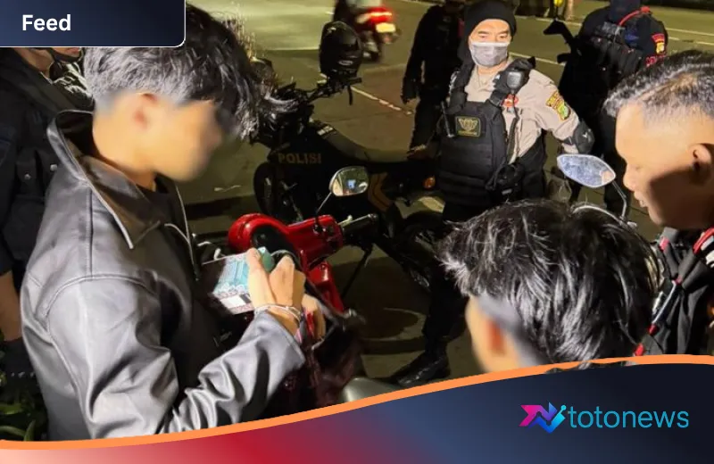 Gencarkan Patroli Malam, Brimob Polda Metro Jaya Bubarkan Pesta Miras dan Amankan Remaja di Jakarta Timur
