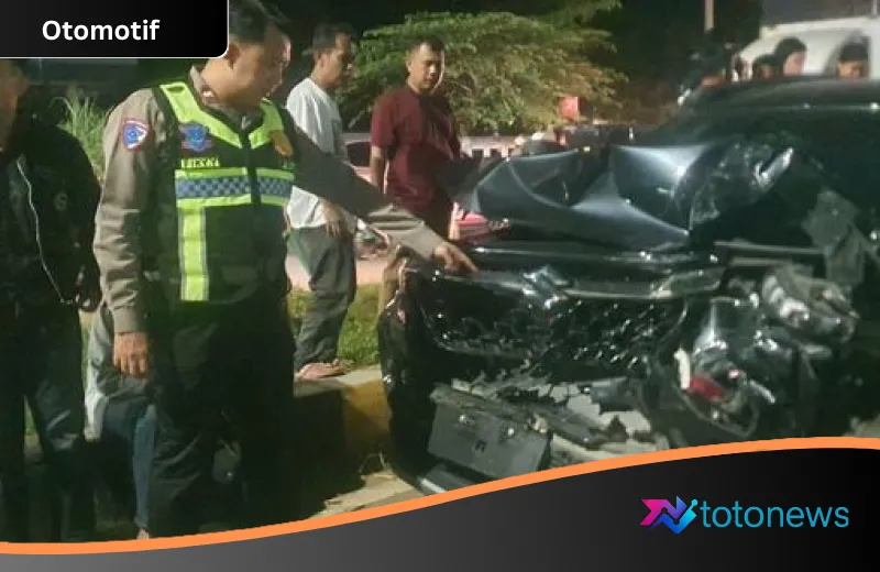 Horor Rem Blong di Bekasi: Truk Bermuatan Besi Seruduk Antrean Kendaraan di Tambun