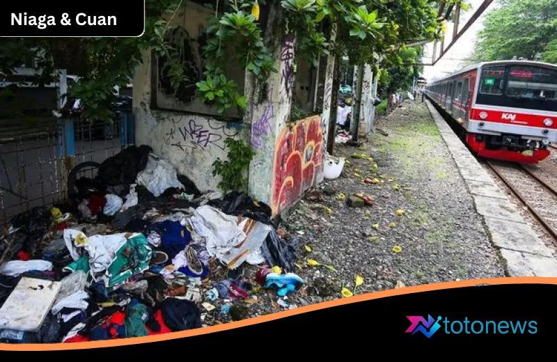 Menelusuri Sisa Kejayaan Stasiun Mampang: Jejak Sejarah yang Kini Terlilit Sampah dan Puing