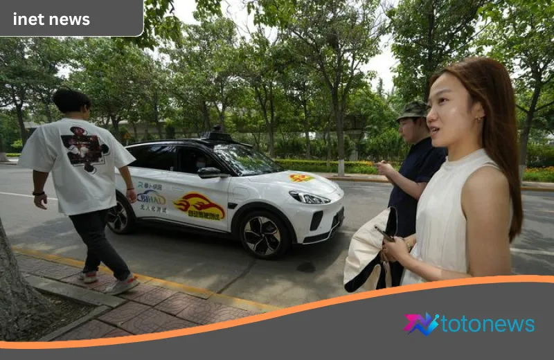 Mimpi Buruk Mobilitas Masa Depan: Ratusan Robotaxi Apollo Go Lumpuh dan Picu Kekacauan di Wuhan
