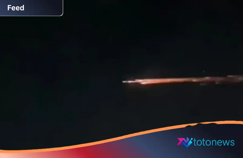 Misteri Cahaya di Langit Lampung Terungkap, Ternyata Sisa Roket China CZ-3B yang Terbakar