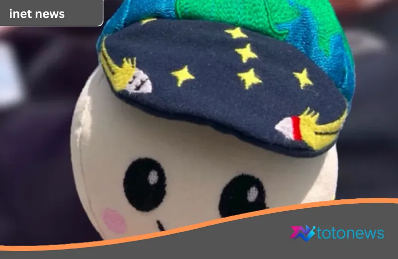 Perjalanan Ikonik Boneka ‘Rise’: Maskot Cilik yang Menemani Astronaut Artemis II Kembali ke Bumi