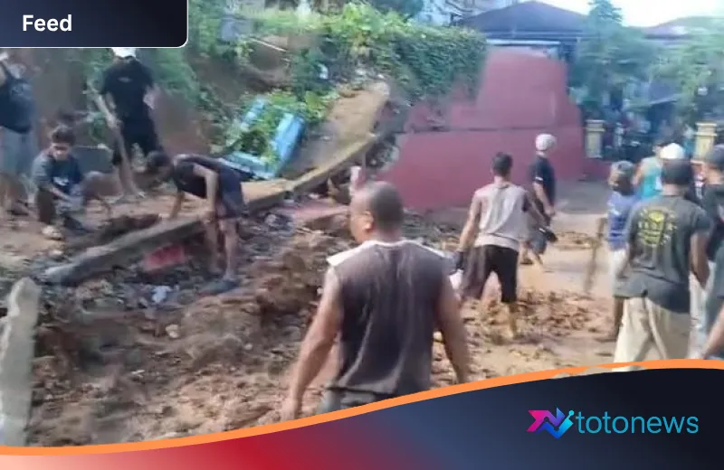 Tragedi Longsor Ambon: Talud TPU Galunggung Ambruk, 10 Kerangka Jenazah Tersapu ke Halaman Masjid