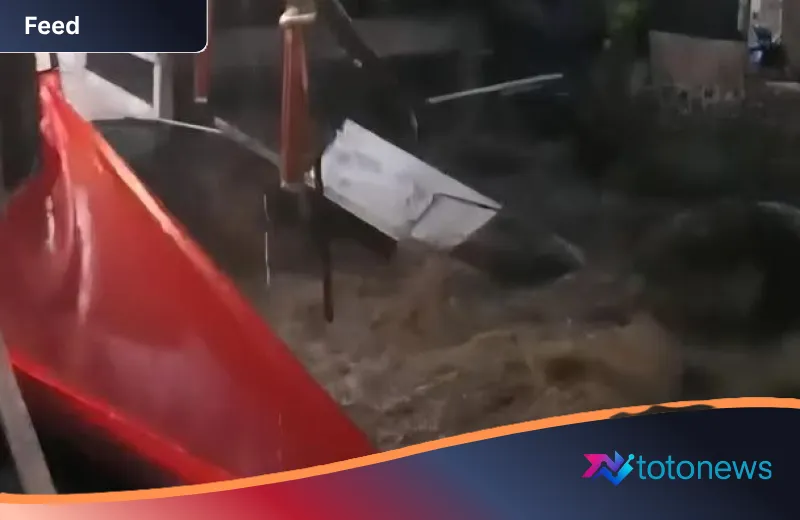 Detik-detik Masjid Nurul Hikmah Bogor Ambruk Terseret Arus Kali Cikaret Akibat Longsor Tebing